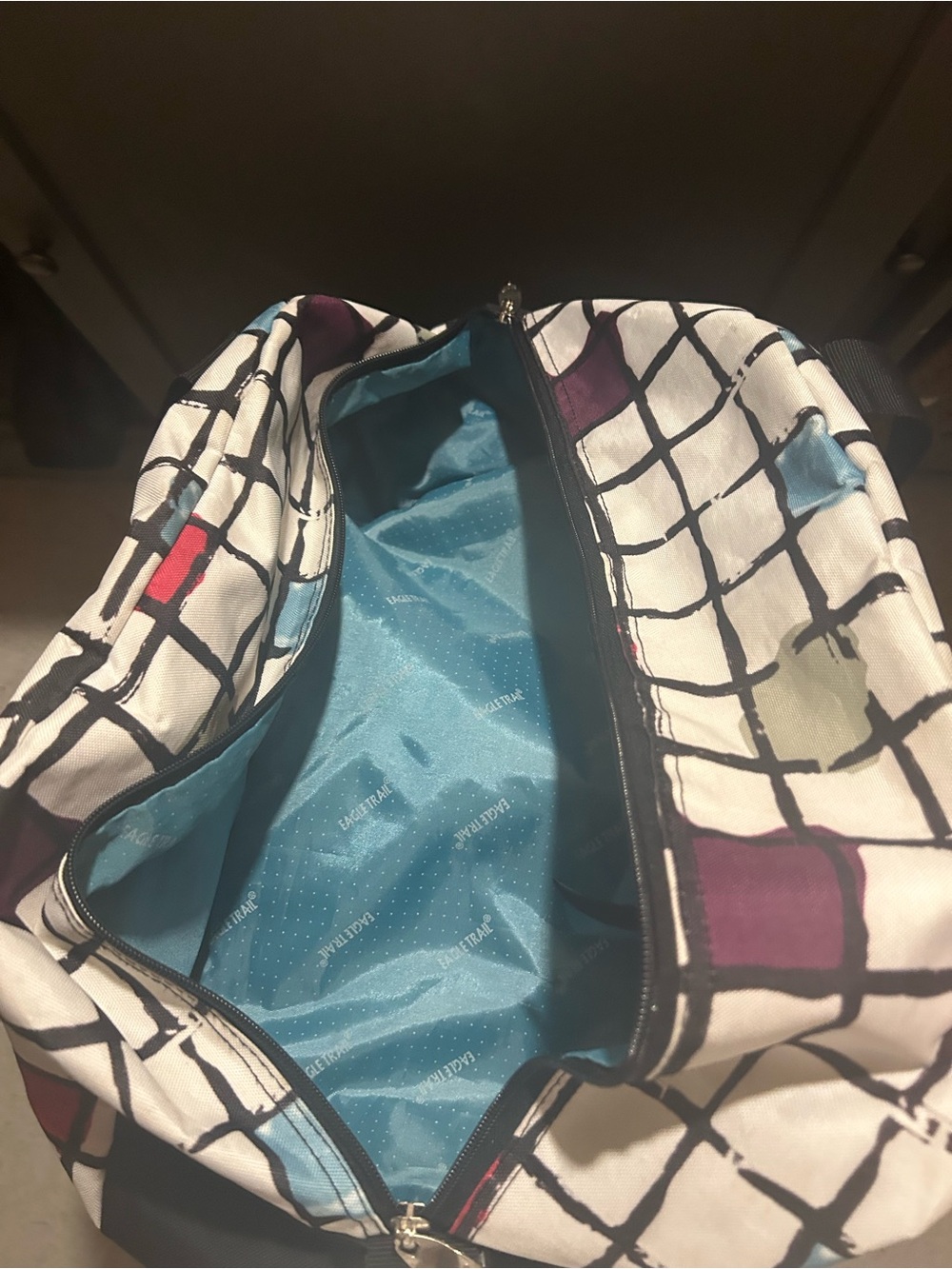 Eagle Creek White Grid Travel Duffle with Color Blocks ** BEST OFFER - Picture 6 of 6